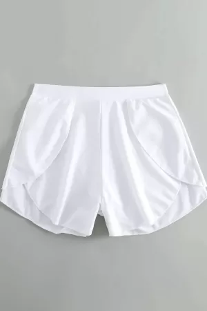 Kadın Beyaz Yırtmaçlı Etek Görünümlü Şık Deniz Şortu