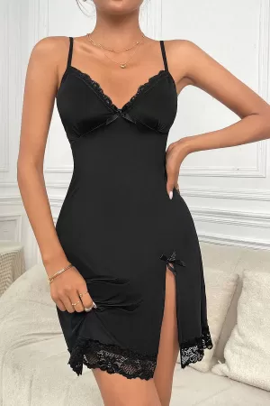 Kadın Siyah Dantelli Fiyonklu ve Yırtmaçlı Şık Gecelik