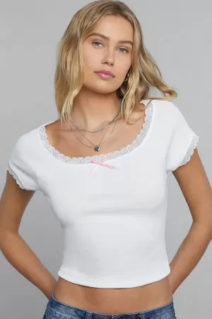 Kadın Beyaz Göğsü ve Kolları Dantelli Fiyonklu Kısa Kol Crop Top Bluz