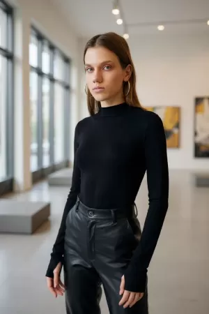 Kadın Siyah Parmak Detaylı Esnek Uzun Kollu Body