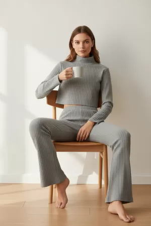 Kadın Fitilli Eşofman Takımı – Gri Boğazlı Crop Üst & İspanyol Paça Pantolon, Esnek Rahat Kalıp