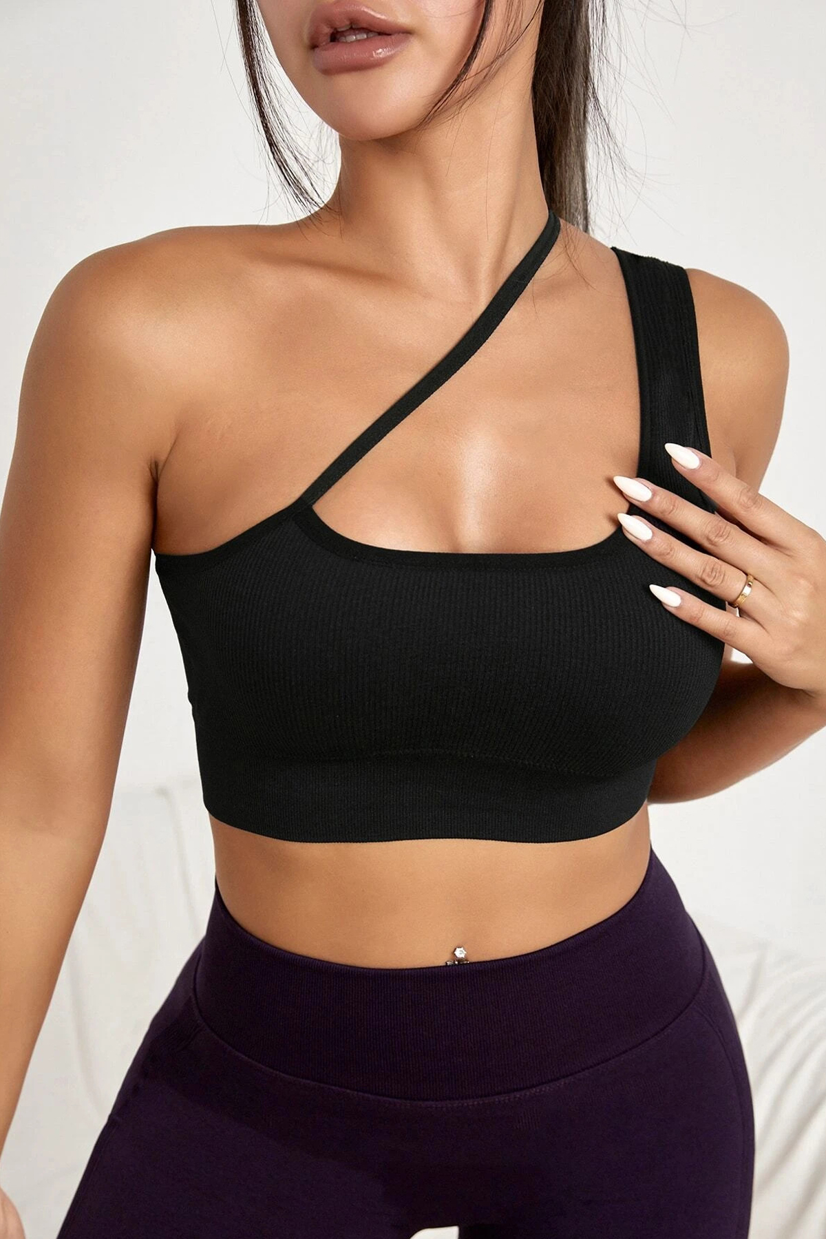 Kadın Siyah Tek Omuzlu Çapraz Askılı Crop Top Büstiyer