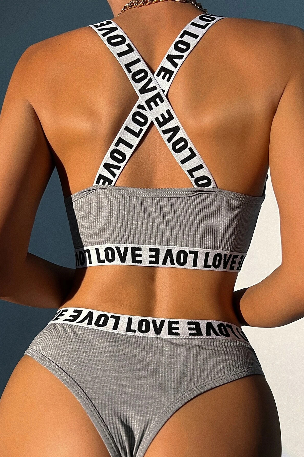 Kadın Gri Çapraz Sırt Ve Love Yazı Detaylı Iç Çamaşır Takımı