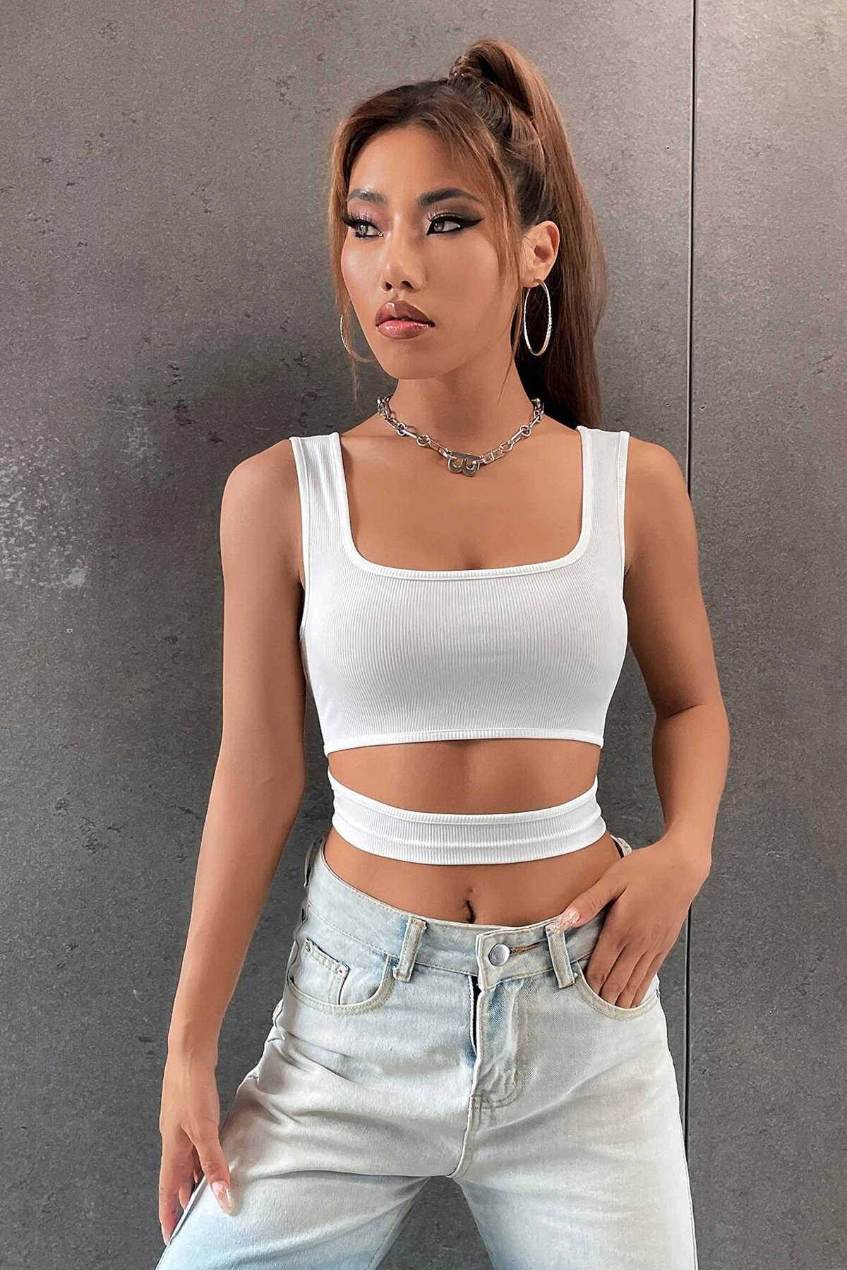 Kadın Beyaz Göbek Dekolteli Crop Top Bluz