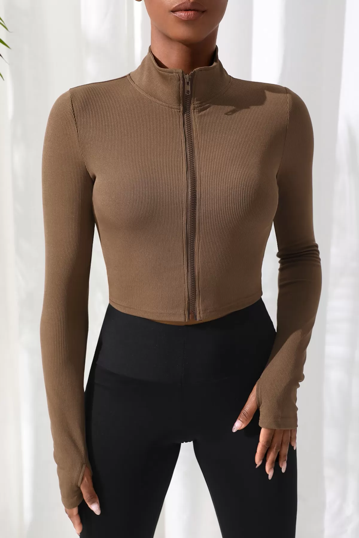 Kadın Kahverengi Uzun Kol Fermuarlı Parmak Geçme Detaylı Dik Yaka Crop Top Bluz