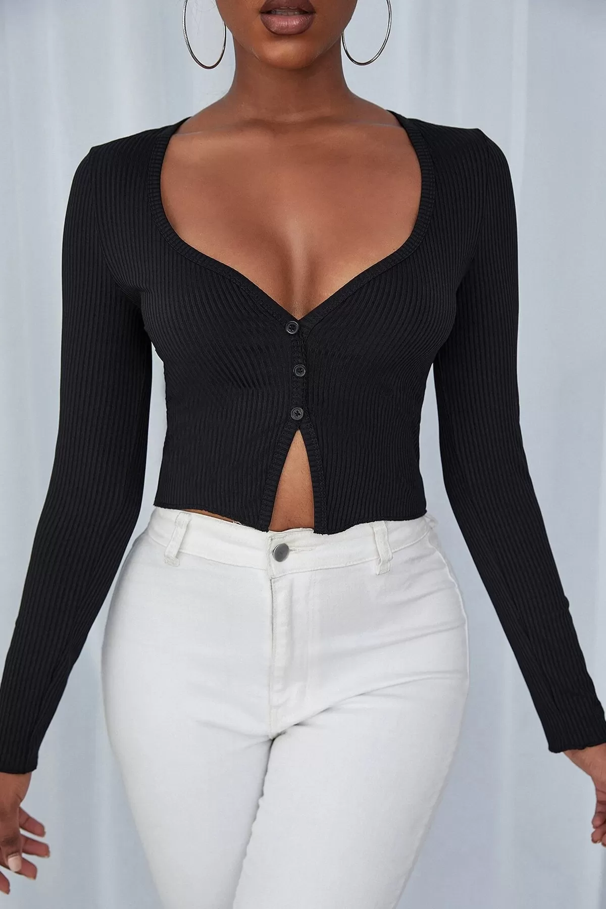 Kadın Siyah Uzun Kollu Düğmeli Göğüs ve Göbek Dekolteli Crop Top Bluz