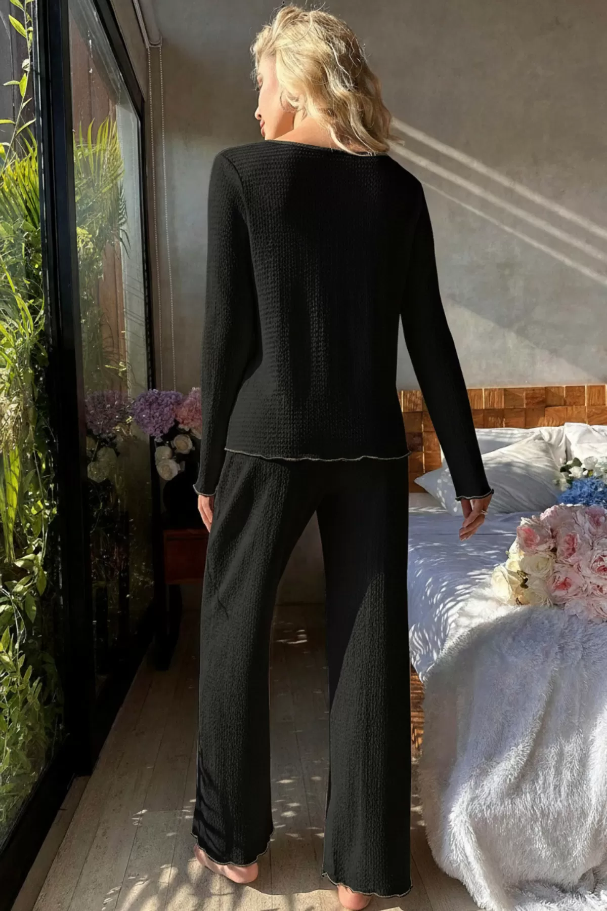 Premium Kadın Fitilli Pijama Takımı – Siyah Gold Biye Detaylı, Yumuşak Dokulu Ev Şıklığı