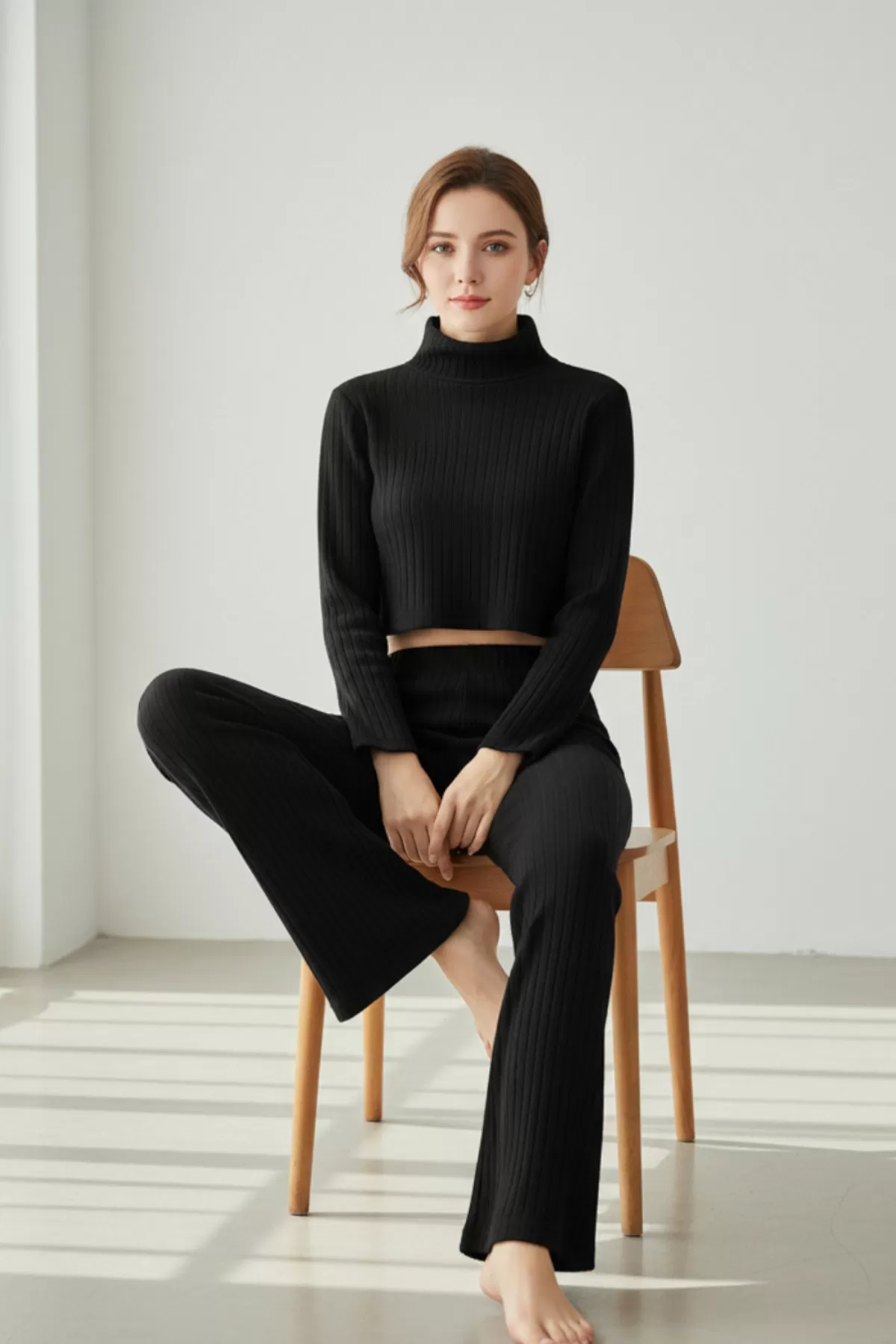 Kadın Siyah Fitilli Eşofman Takımı – Crop Uzun Kollu Üst & Paça Pantolon, Şık Günlük Set