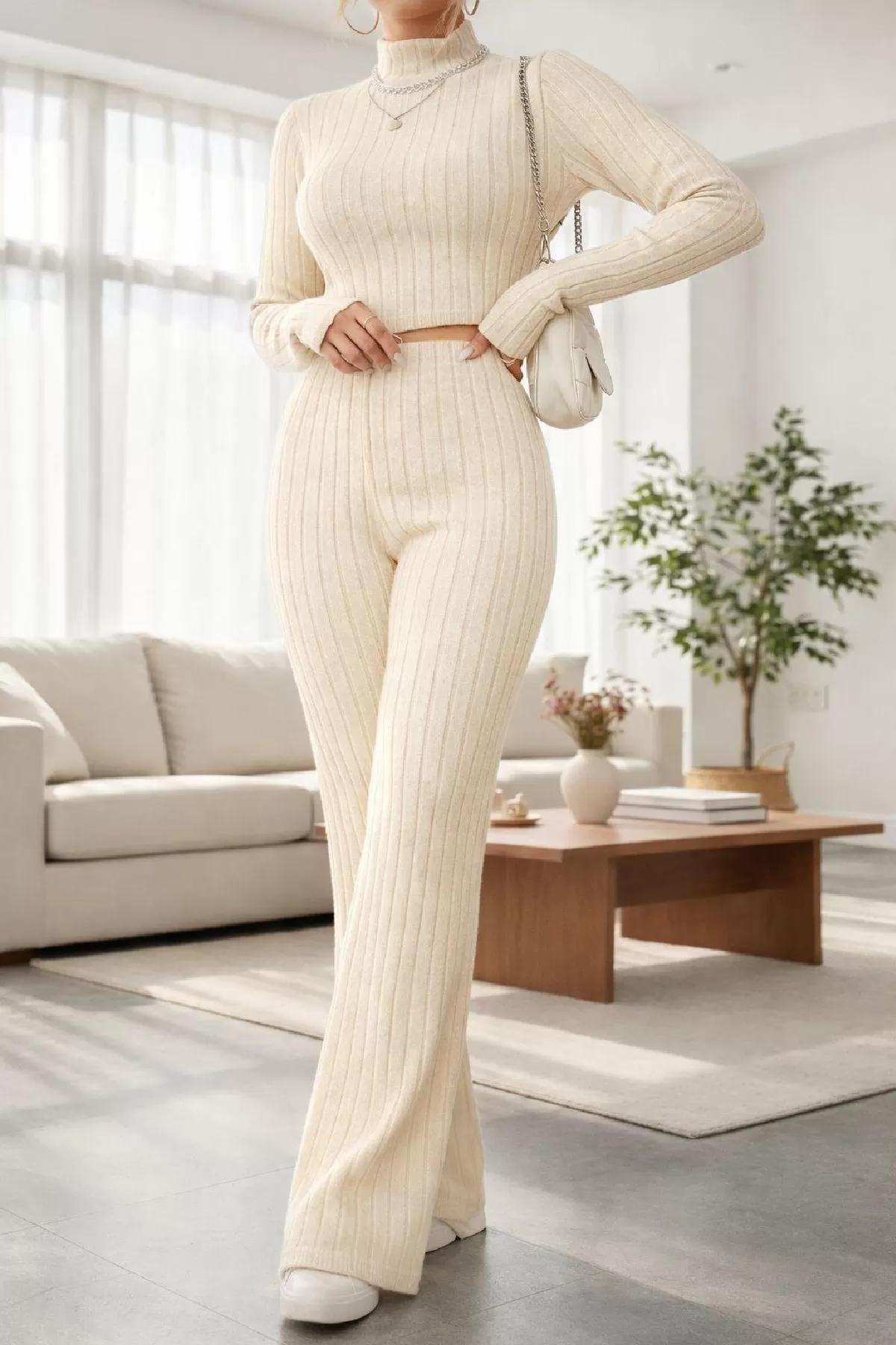 Kadın Ekru Çizgili Boğazlı Crop Top ve Yüksek Bel Eşofman Takımı Spor Şık Kombin