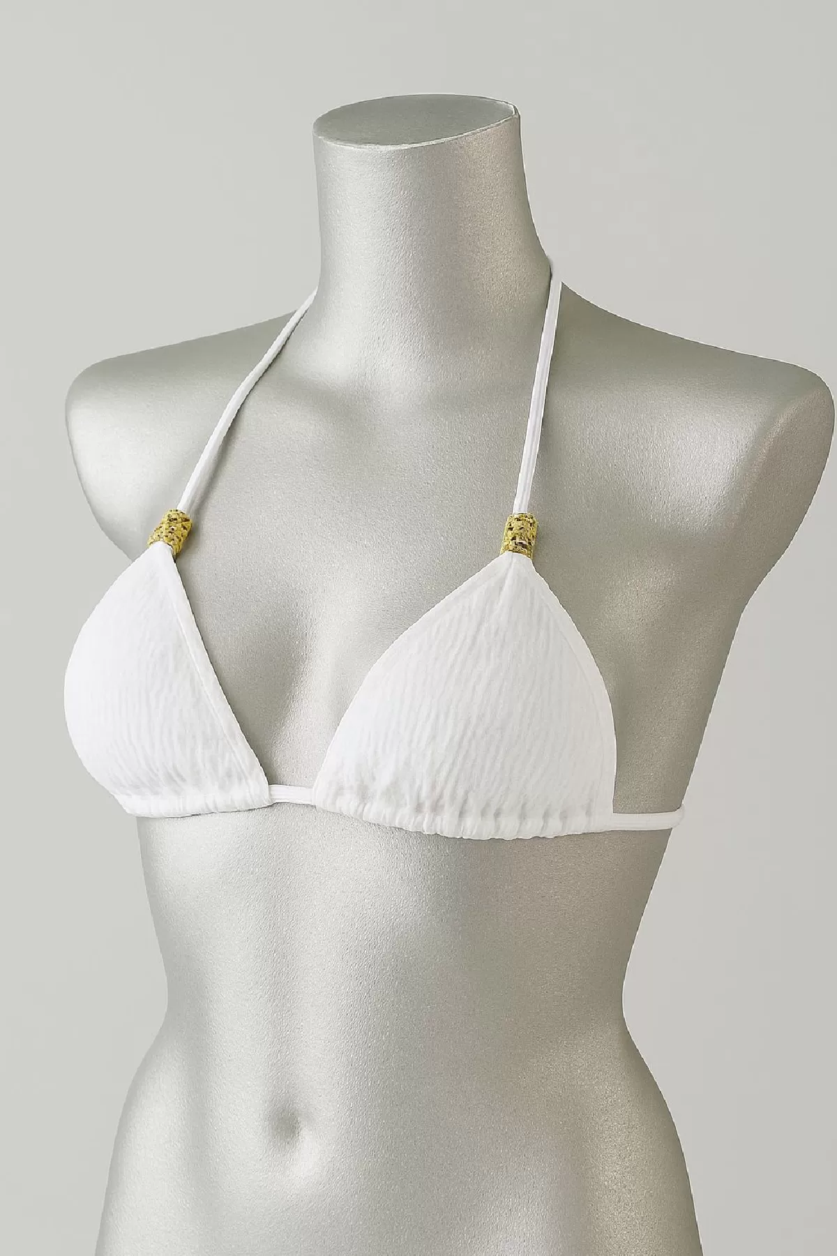 Kadın Beyaz Pedli Üçgen Bikini Üstü Halter Bağlamalı Aksesuarlı