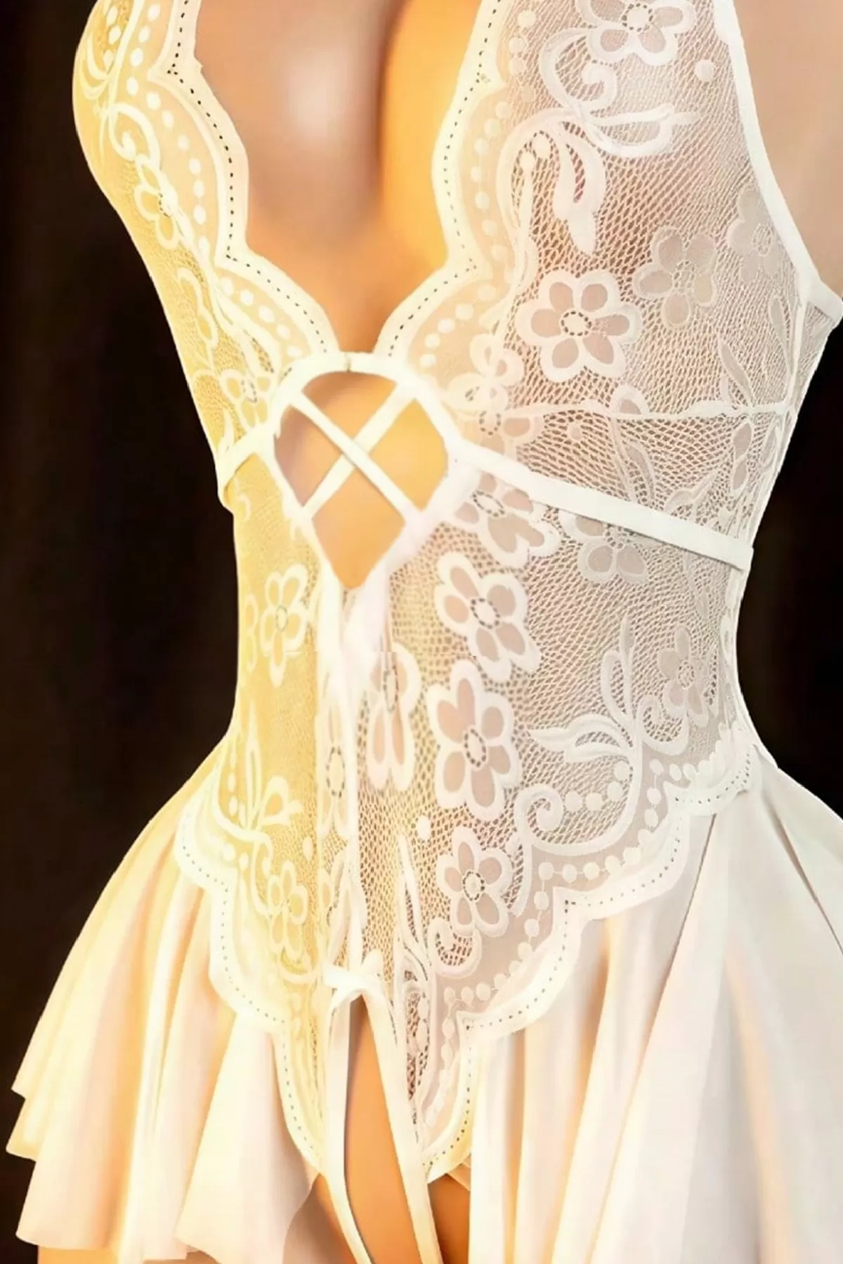 Kadın Beyaz Dantel ve Tül Detaylı Derin V Yaka Teddy Gecelik