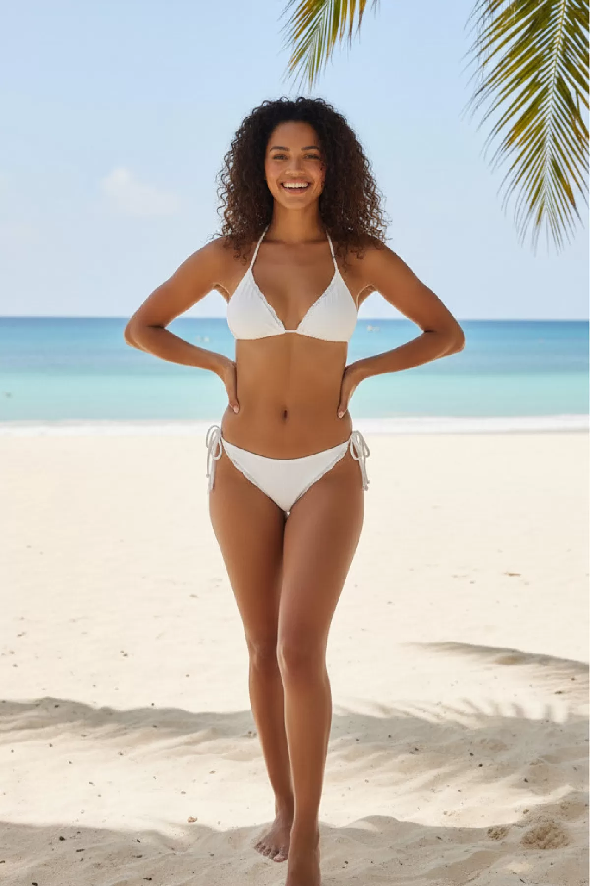 Kadın Beyaz Pedli Bel ve Boyundan Bağlamalı Dantelli Şık Bikini Takımı