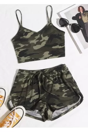 Kadın Kamuflaj Desenli Askılı Crop Top ve Şortlu Gecelik Takım