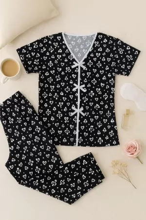 Kadın Siyah Beyaz Kalp Desenli Fiyonklu Kısa Kollu Pijama Takımı