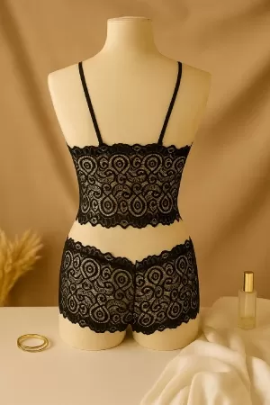 Kadın Siyah Dantel Bralet Şort Takımı – Şık, Zarif ve Feminen İç Giyim
