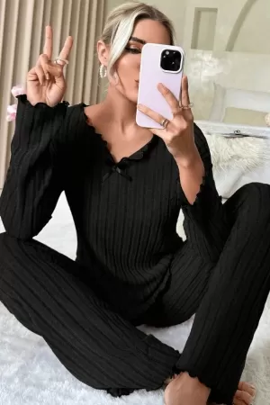 Kadın Siyah Uzun Kollu Fiyonklu Yuvarlak Yaka Mevsimlik Pijama Takımı