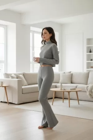 Kadın Fitilli Eşofman Takımı – Gri Boğazlı Crop Üst & İspanyol Paça Pantolon, Esnek Rahat Kalıp