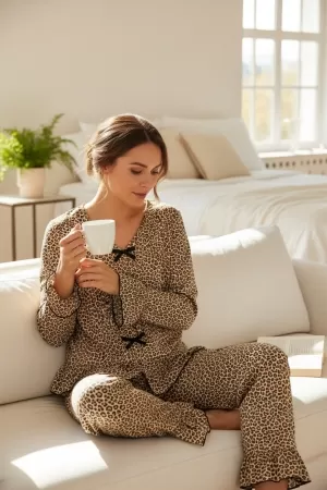 Kadın Uzun Kollu Leopar Desenli Fiyonklu Ev Giyim Pijama Takımı